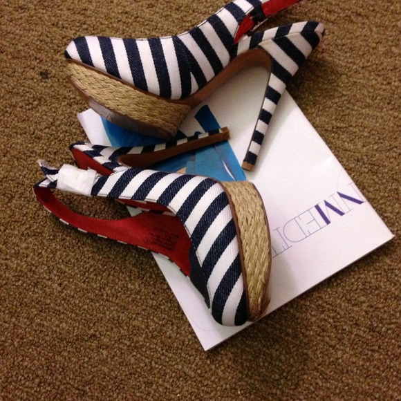 Heels - Picture 3 of 4