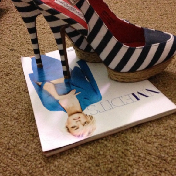 Heels - Picture 4 of 4