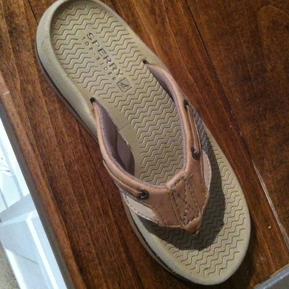 Boys sperry flip flops