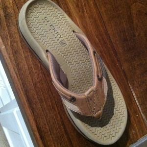 Boys sperry flip flops
