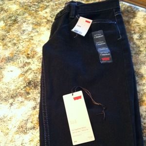 Brand new Levi super low skinny jeans - black