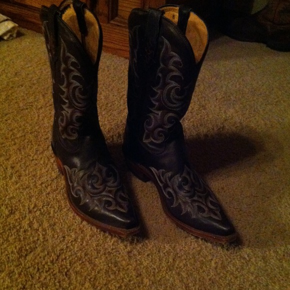 Tony Lama Boots - Western boot Style 1901L El Paso. Chocolate