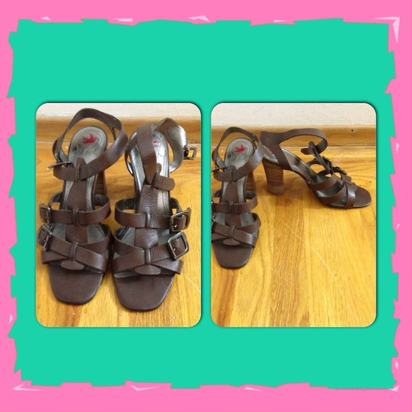 Brown leather strap shoes