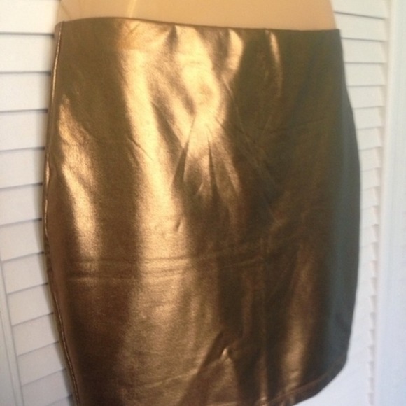 🎉host pick🎉11/20 f21 short gold metallic skirt - Picture 2 of 4