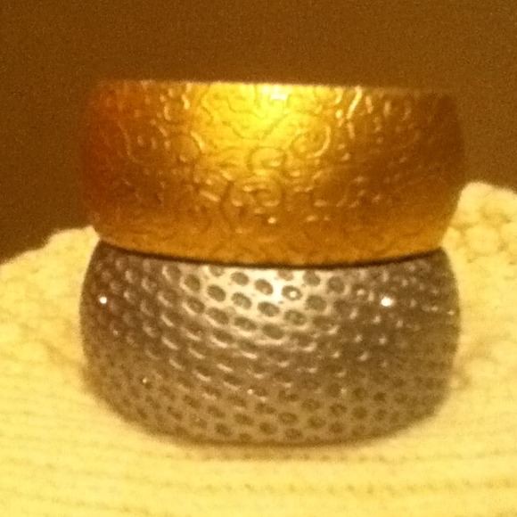 Bracelets - Picture 2 of 4
