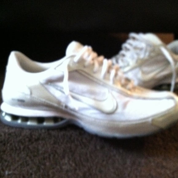 White Nike reax
