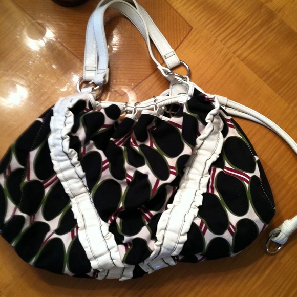 One word to describe this oversized purse ... Fun