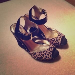 NWOB Guess leopard wedge sandal