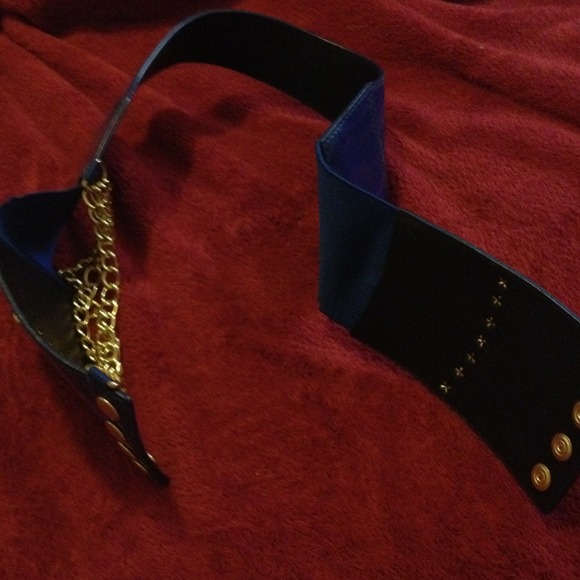 **Traded**Cute never worn Blue big belt