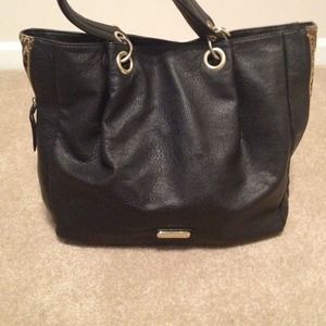 Black leather Steve Madden purse