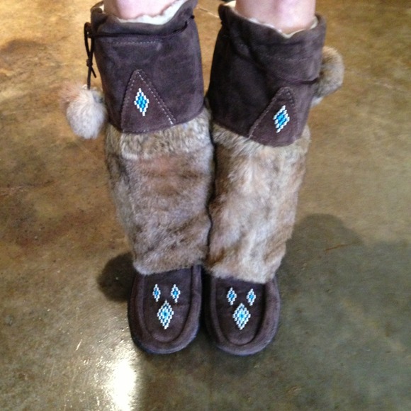 Boots upscale ugg style with fur and beads