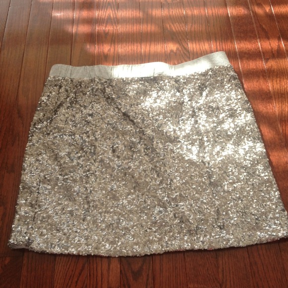 ✨SOLD✨✨✨✨Sequin silver  mini skirt