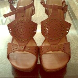 Rue 21 brown wedges!