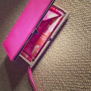 Aldo clutch
