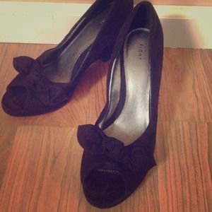 Black - Bow tie wedge heels