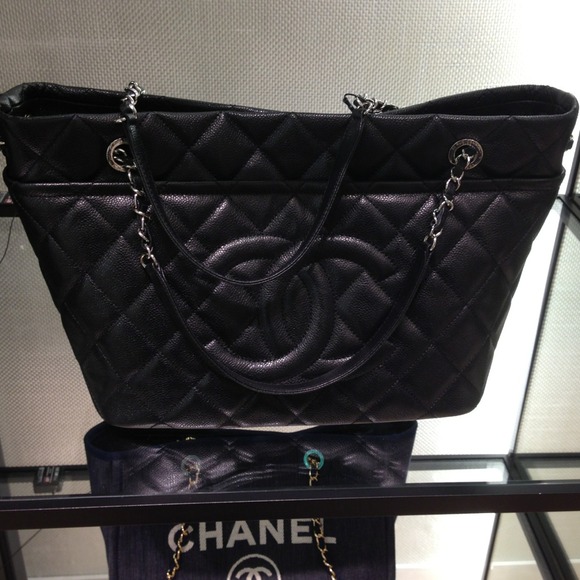 CHANEL Handbags - Shopping tote