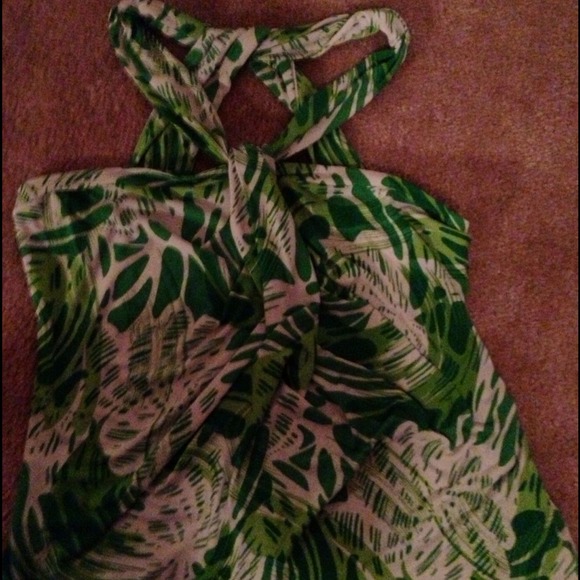 Sold in bundle Green top