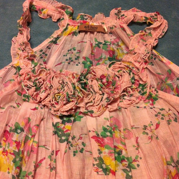 "Sold to @rachelstamey101"Pretty top - Picture 2 of 3