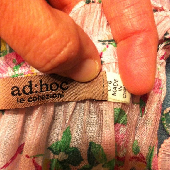 "Sold to @rachelstamey101"Pretty top - Picture 3 of 3