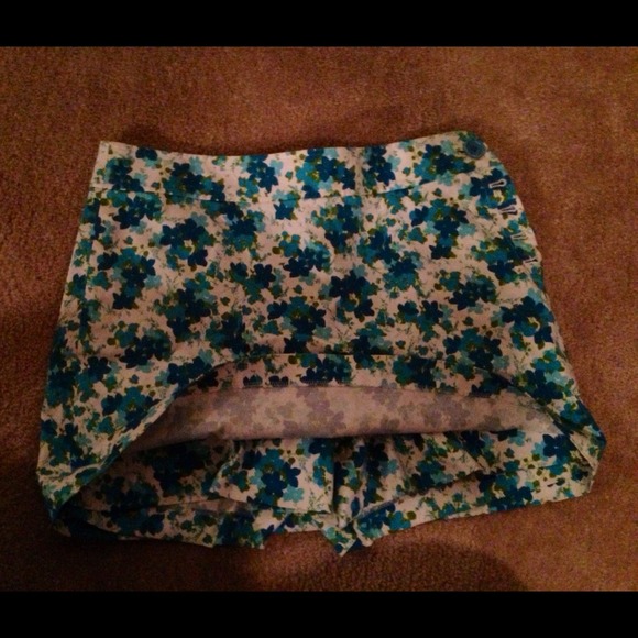 Sold in bundle Flower skort