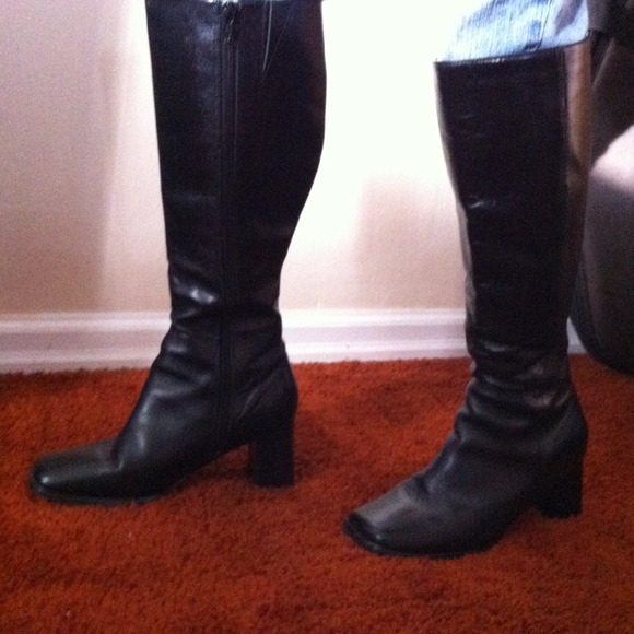 Black ridding boots with 2" heel