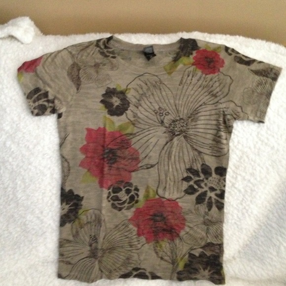💥💥SOLD💥💥Floral tee