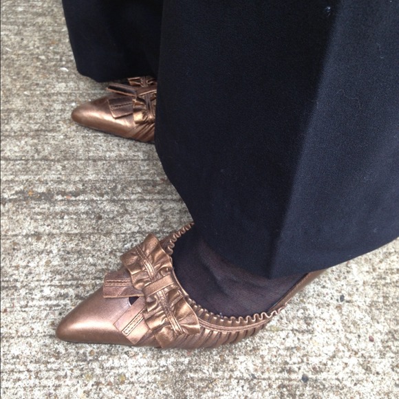 🚫Donated🚫Gorgeous BCBGirls bronze heels - Picture 3 of 4