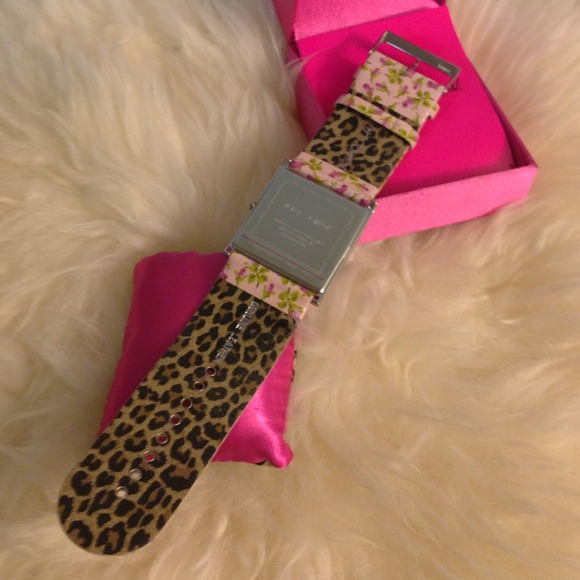 **SOLD**BETSEY JOHNSON genuine leather watch - Picture 3 of 4