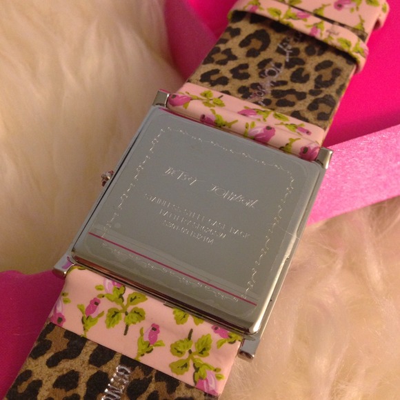 **SOLD**BETSEY JOHNSON genuine leather watch - Picture 4 of 4