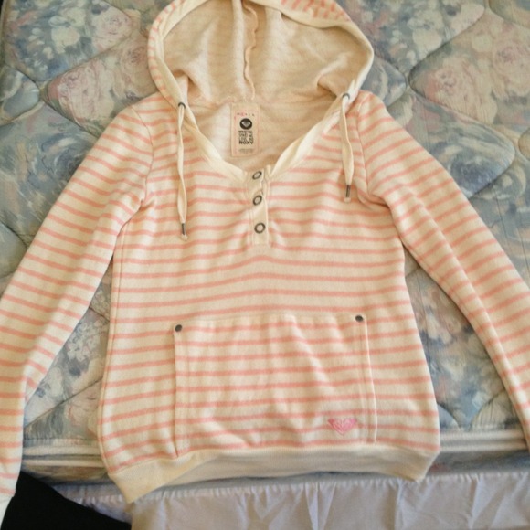 Roxy pullover hoodie. Size SMALL