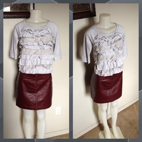 SOLD & 📦 with 💗- Genuine Leather Mini Skirt 🐝 - Picture 2 of 4