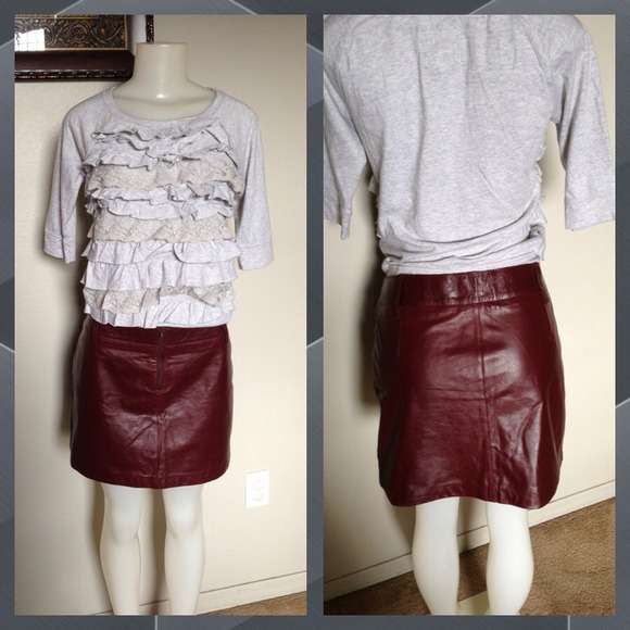 SOLD & 📦 with 💗- Genuine Leather Mini Skirt 🐝 - Picture 3 of 4