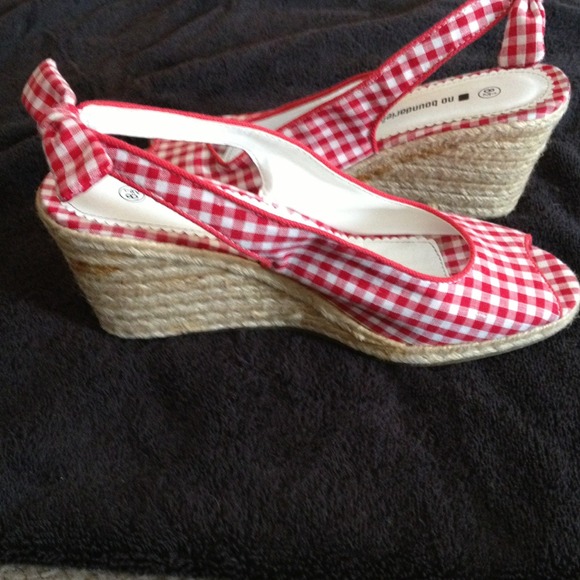 Red and white checkered wedge heel shoes