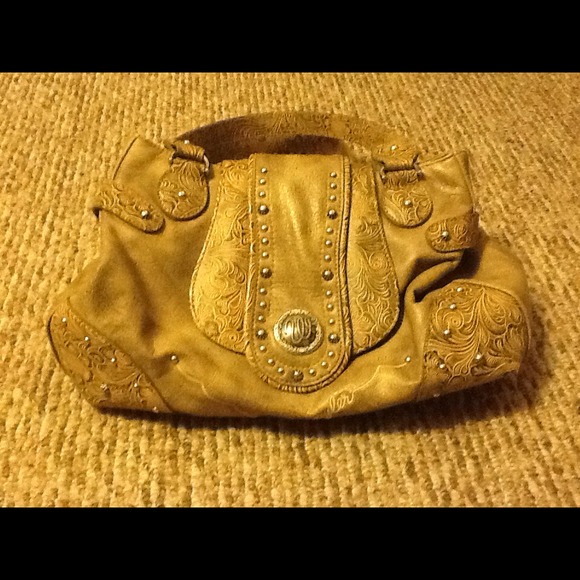 💢SOLD💢Over Shoulder Tan Purse with Silver Accent
