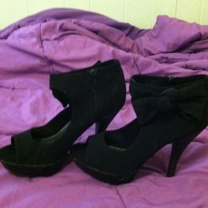 On hold 🎈🎈🎈🎈🎈