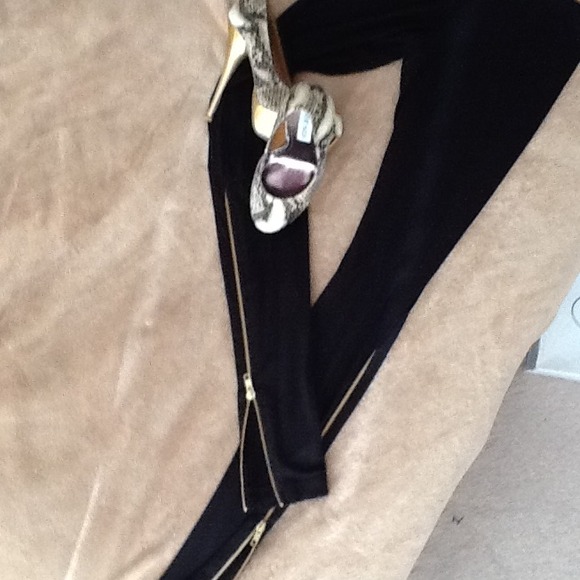 ♦SOLD♦Black Zipper Leggings