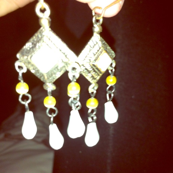 Pearl drop earrings