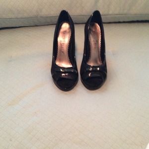 Black velvet peep toes