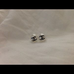 Chanel inspired pearl earrings