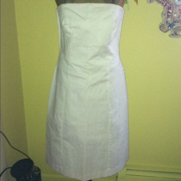 ✨PRICE REDUCED✨Timeless Ann Taylor strapless dress