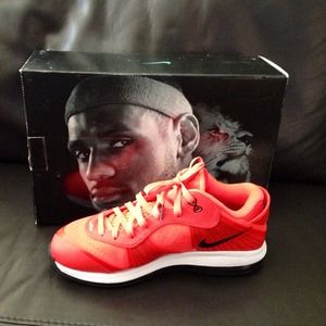 NIKE Lebron 8 V/2. NEW!