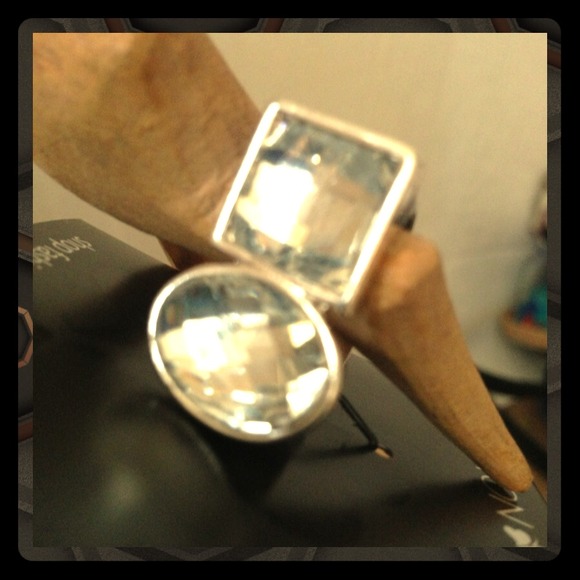 Clear Fashion Ring 🐝 - Picture 1 of 2