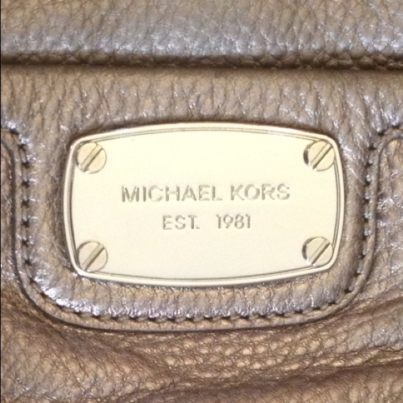 ✂Reduced✂ Authentic Michael Kors cross-body bag - Picture 4 of 4