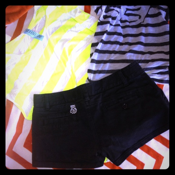 *SOLD* Super cute Black Shorts w/ Owl
