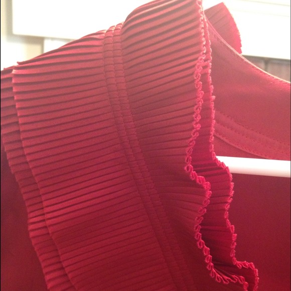 ⏬Reduced⏬ Never worn BCBGMaxazaria silk top - Picture 3 of 4