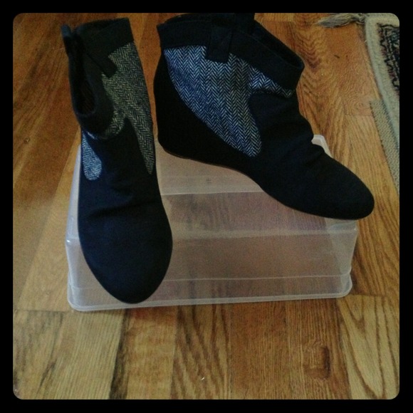 Hidden wedge booties