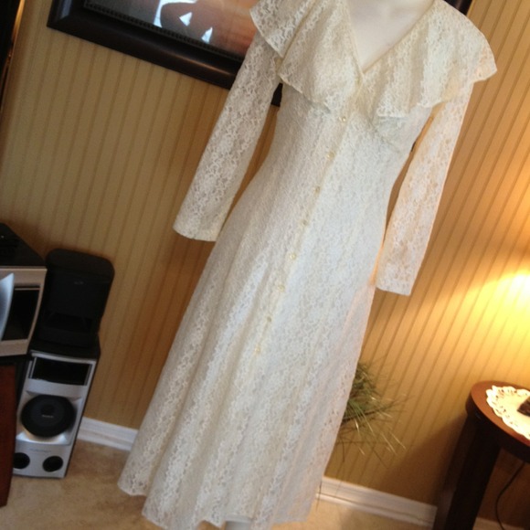 Vintage 2 piece vanilla lace dress