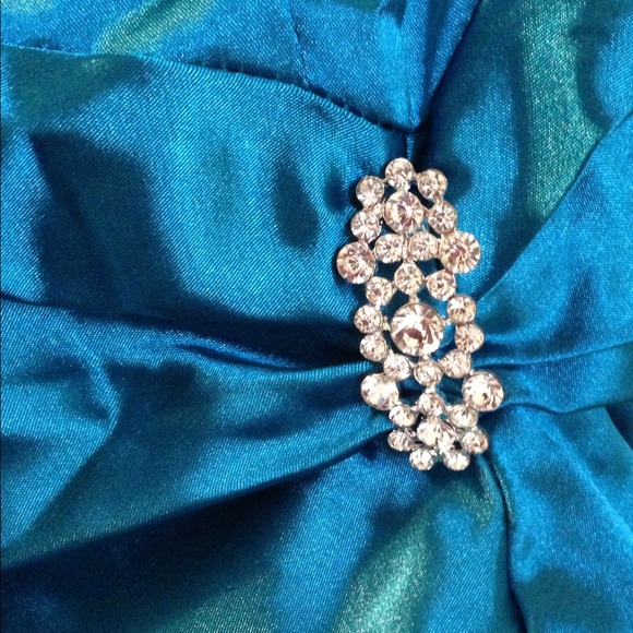 Gorgeous blue strapless bubble dress - Picture 2 of 4