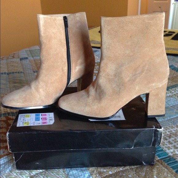 🔴REDUCED🔴Worn Once! Suede Tan Boots Sz 8.5.