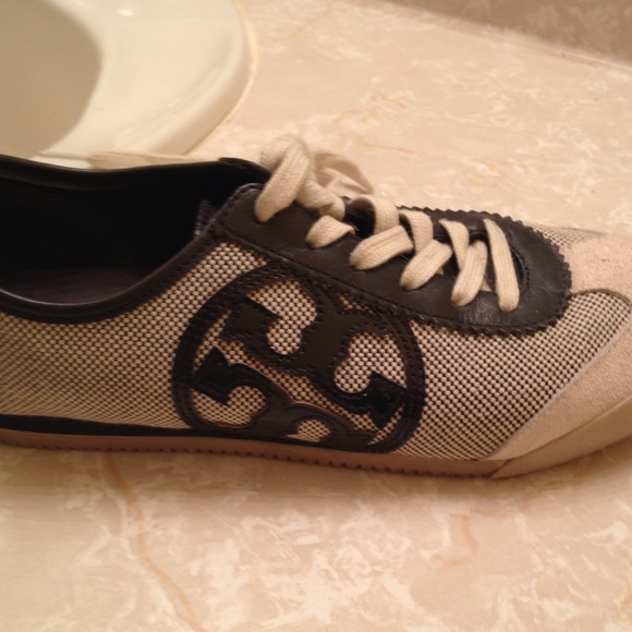 Authentic !!    *RESERVED* Bundle stillshoppin76